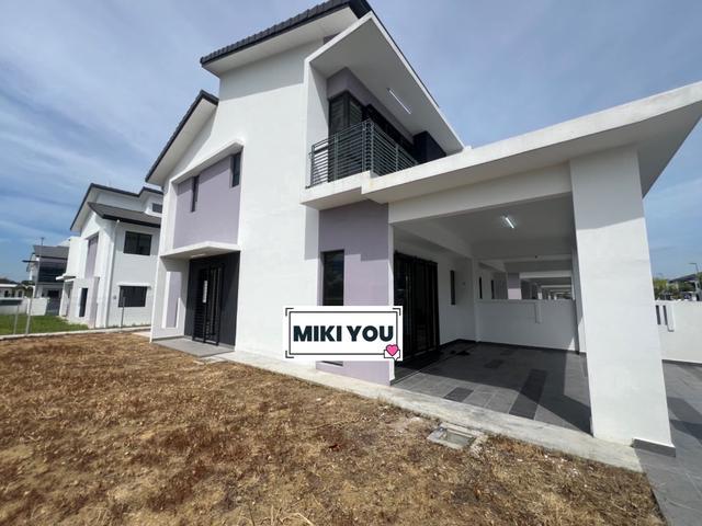Robin corner2 storey house bandar rimbayu Huge Land