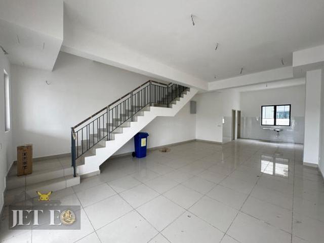 Robin Residence Rimbayu Facing No House