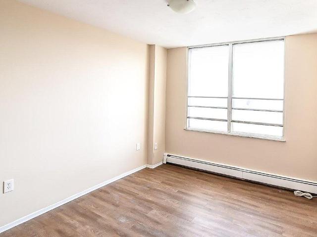 Robinson Towers 1 Bedroom Apartment for Rent at 100 King St E, Hamilton, ON L8G 1K8 Stoney Creek Estates