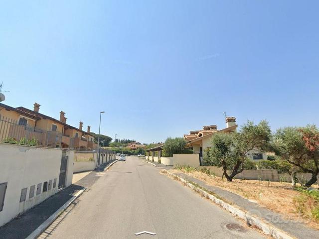 Rocca di papa bilocale arredato con cortile estern