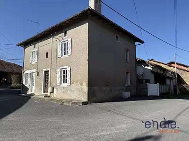 Rochechouart 87600 Achat / Vente maison 4 pièces t4 au dernier étage