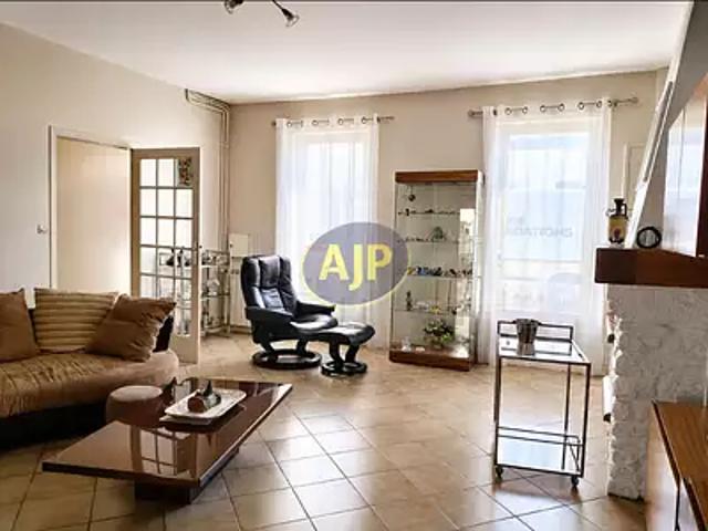 Rochefort 17300 Achat / Vente maison 4 pièces t4 au dernier étage