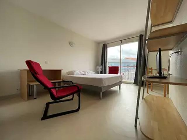 Rochefort 17300 Location appartement 1 pièce t1 au dernier étage