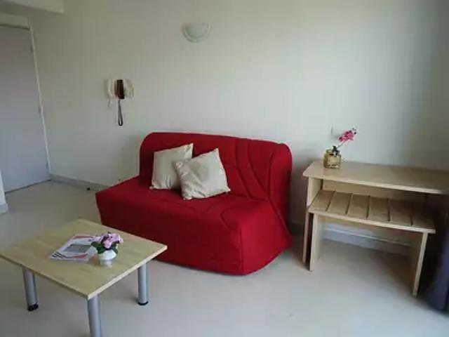 Rochefort 17300 Location appartement 1 pièce t1 au dernier étage