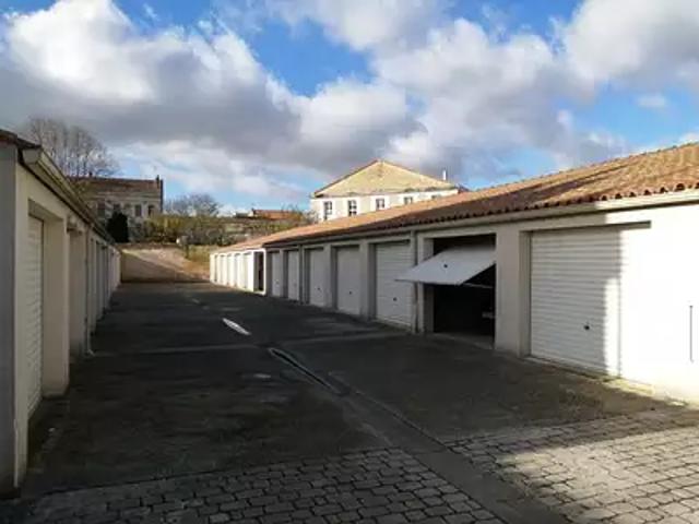 Rochefort 17300 Location parking