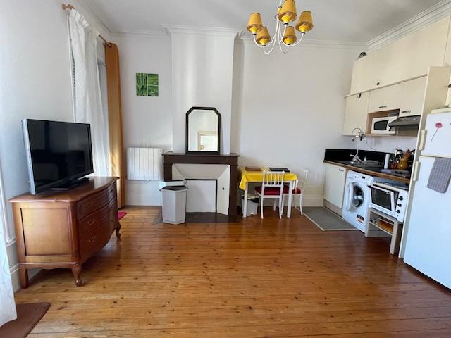 ROCHEFORT CENTRE VILLE F2 MEUBLE BALCON