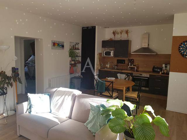ROCHEFORT Appartement T3 rénové, proche place Colbert