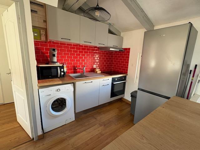 ROCHEFORT APPT F2 MEUBLE 34 m2 second et dernier étage