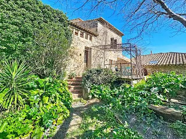 Rochefort du Gard 30650 Achat / Vente maison 10 pièces t10 au dernier étage cave