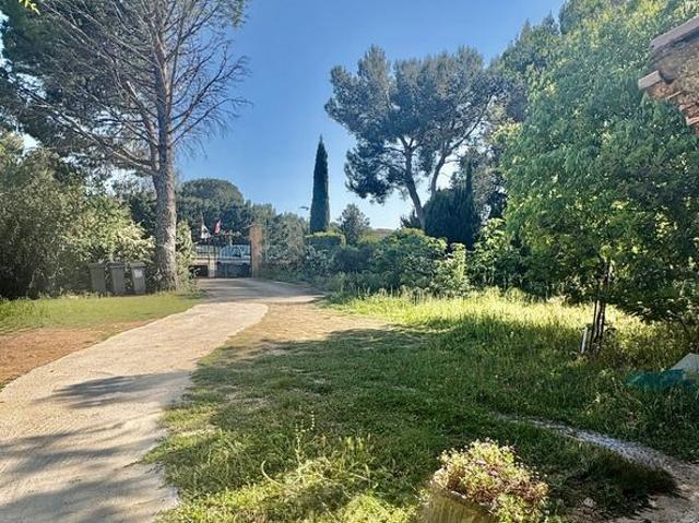 Rochefort du Gard, maison d'environ 100m², terrain 1600m²