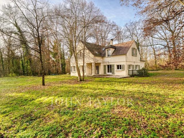 Rochefort en Yvelines – Maison contemporaine au sein d'un parc de 1,6 hectares