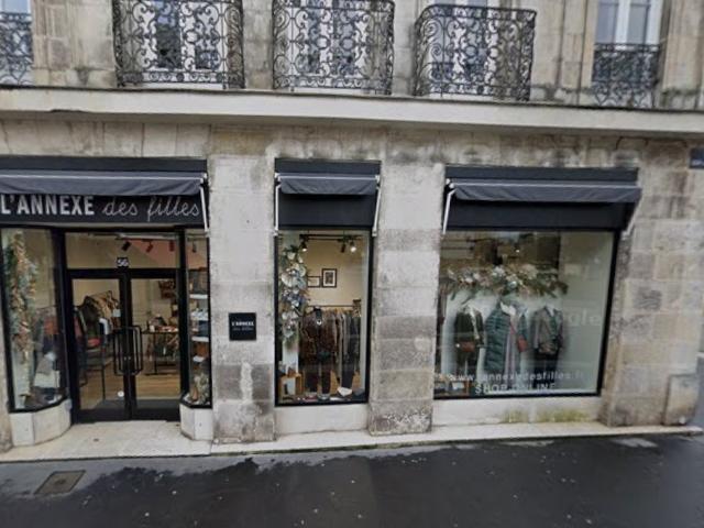 ROCHEFORT HYPER CENTRE A LOUER LOCAL COMMERCIAL DE 52 m2 EN EXCELLENT ETAT