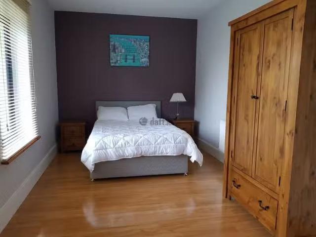 Rochestown Road, Rochestown, Co. Cork is for rent