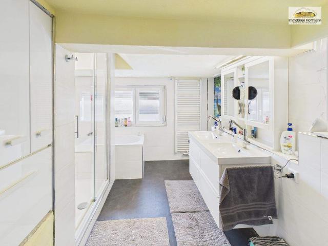 Rodgau: Modernisiertes EFH, 6 Zi WP heizkühl, Kamin, Hof, 11 kW Wallbox