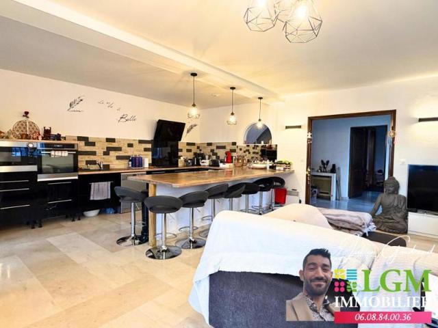 Rodilhan Maison de 148 m² en R+1 sur un terrain de 424 m² avec garage de 42 m² et dépendance de 22 m²