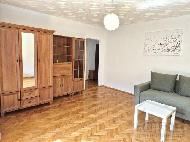 Śródmieście duża kawalerka z osobną kuchnią