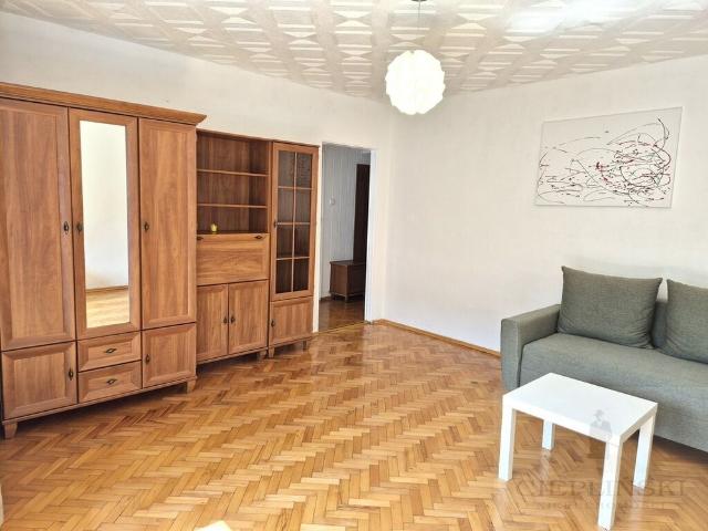 Śródmieście duża kawalerka z osobną kuchnią