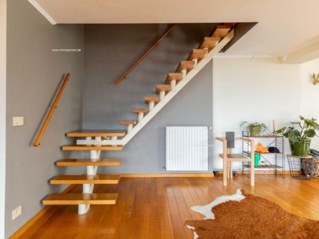Roeselare Stadskern. LUXE DUPLEXappartement met 2 slaapkamers en terras op 4 hoog afgewerkt in duurzame materialen. Maar liefst