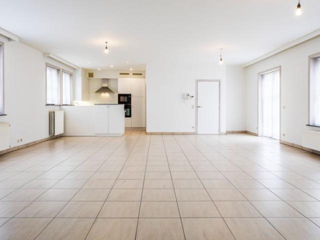 Roeselare: UNIEK GROOT, centraal, ruim en lichtrijk appartement op toplocatie – 143m² woonoppervlakte!