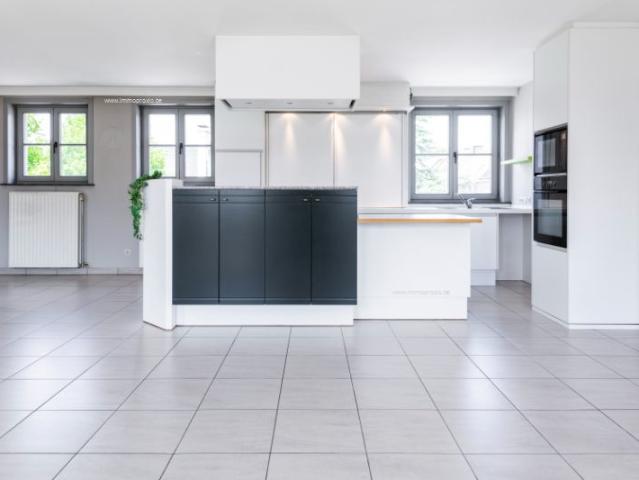 Roeselare: UNIEK GROOT, centraal, ruim en lichtrijk appartement op toplocatie – 143m² woonoppervlakte!