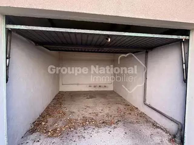 Rognonas 13870 Location parking