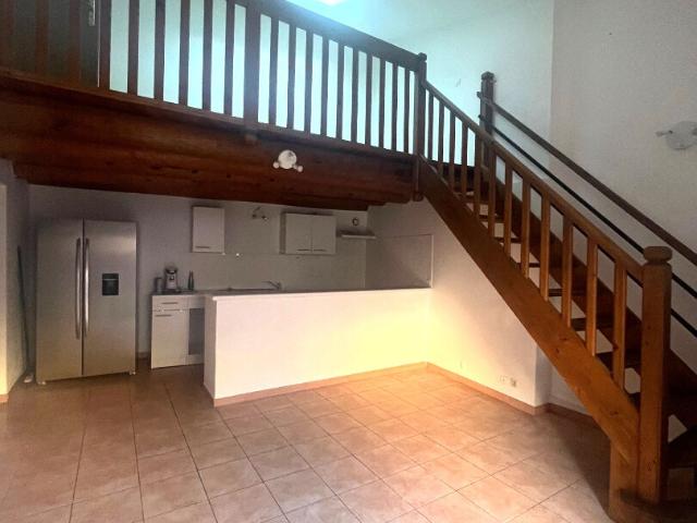 ROGNONAS Appartement en duplex