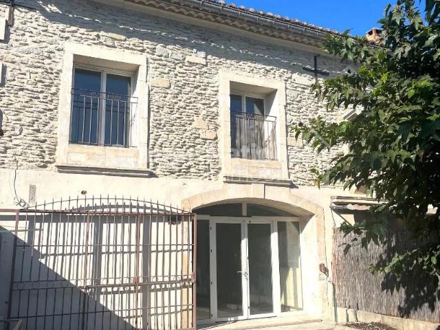 ROGNONAS Partie de Mas, 3 chambres avec extérieur et place de