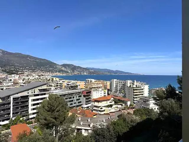 Roquebrune Cap Martin 06190 Achat / Vente appartement 2 pièces t2 au dernier étage terrasse