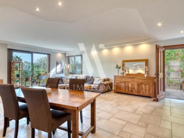 Roquebrune Cap Martin 4 pièces 112 m2, terrasse 40 m2 cave, parkings, piscine