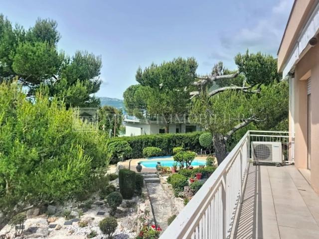 Roquebrune Cap Martin deux pièces avec toit terrasse