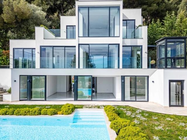 Roquebrune Cap Martin Exceptionnelle villa 350m² 4 chambres, piscine, vue mer panoramique
