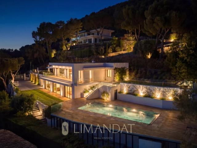 ROQUEBRUNE CAP MARTIN SUPERBE VILLA CONTEMPORAINE 5 PIÈCES AVEC VUE PANORAMIQUE MER PISCINE DOUBLE GARAGE PARKING