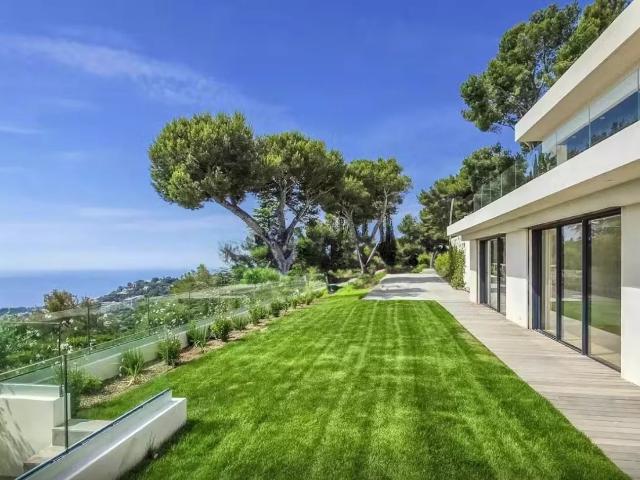 ROQUEBRUNE CAP MARTIN SUPERBE VILLA CONTEMPORAINE 5 PIÈCES AVEC VUE PANORAMIQUE MER PISCINE DOUBLE GARAGE PARKING