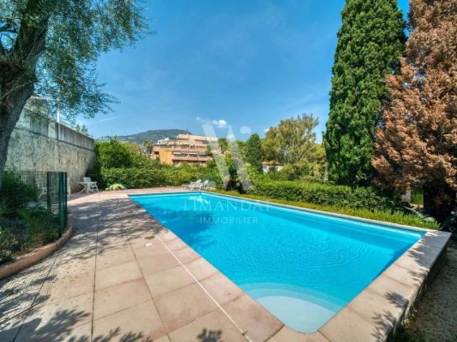 Roquebrune Cap Martin Plateau du Cap. 3 pièces rénové, 58 m2, terrasse 49 m2, parking