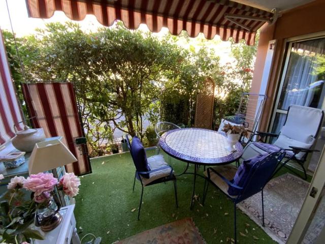 ROQUEBRUNE CAP MARTIN QUARTIER PLAGE, 2 PIECES DE 43 M2 AVEC PARKING ET CAVE