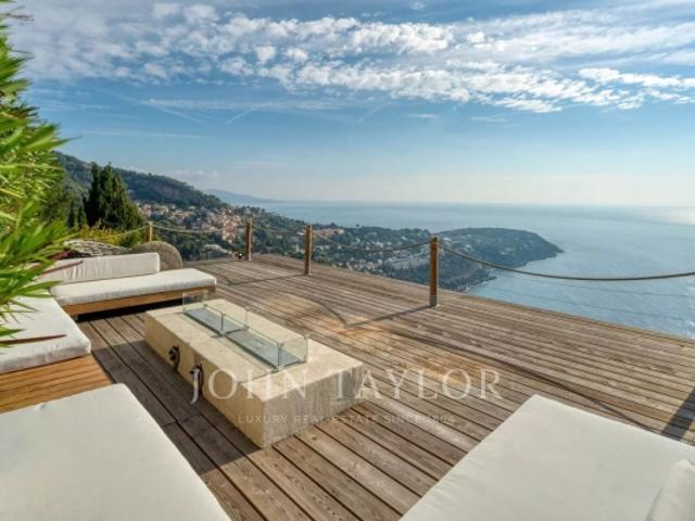 Roquebrune Cap Martin Villa contemporaine d'exeption Vue mer panoramique Piscine Studio indépendant