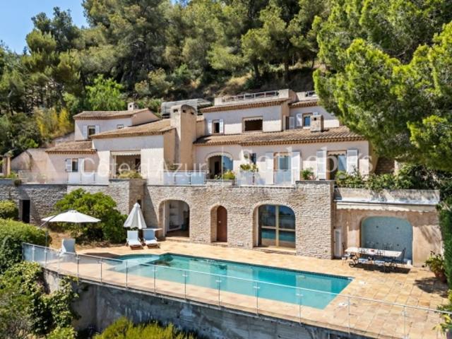 Roquebrune Cap Martin: villa provençale avec vue mer panoramique jusqu'à Monaco