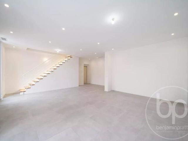 ROQUEBRUNE CARNOLES • APPARTEMENT DUPLEX RÉNOVÉ DE 138M²
