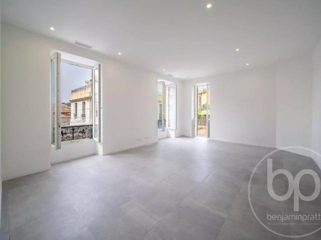 ROQUEBRUNE CARNOLES • APPARTEMENT RÉNOVÉ DE 67M²