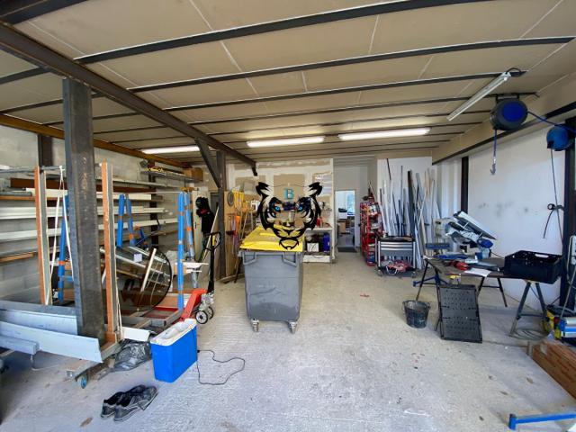 Roquebrune: Local D'activite + Appartement 142m² Roquebrune sur Argens