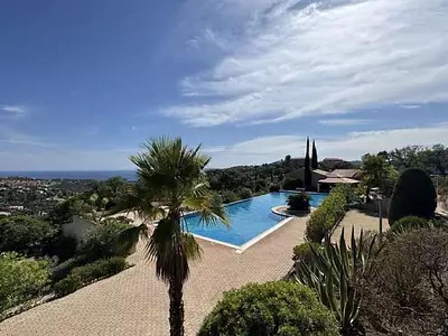Roquebrune sur Argens 83520 Achat / Vente appartement piscine