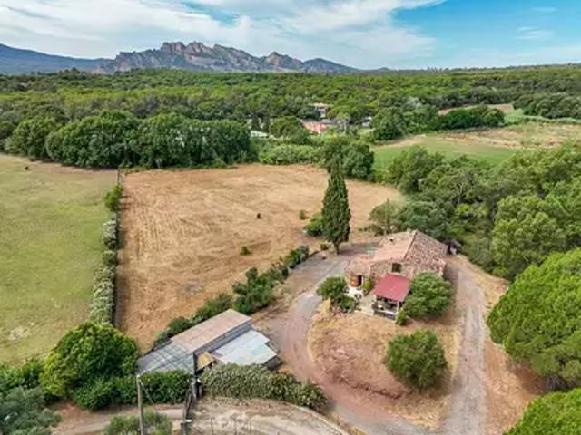 Roquebrune sur Argens 83520 Achat / Vente maison 4 pièces t4 jardin terrasse