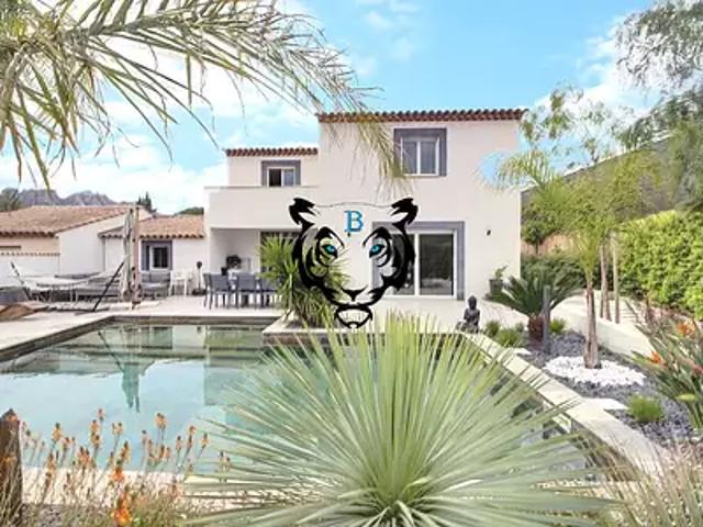 Roquebrune sur Argens 83520 Achat / Vente maison 5 pièces t5 au dernier étage piscine