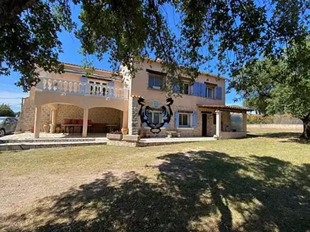 Roquebrune sur Argens 83520 Achat / Vente maison 6 pièces t6 au dernier étage terrasse