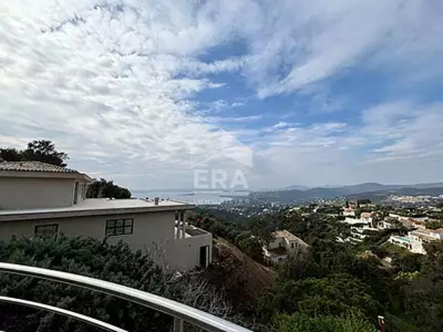 Roquebrune sur Argens 83380 Achat / Vente maison 7 pièces t7 au dernier étage piscine