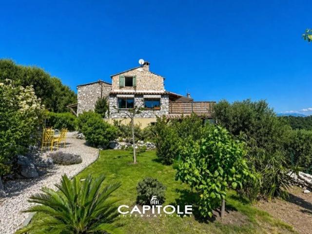 Roquefort les Pins – Authentique bergerie rénovée, sur 3 niveaux, 2 appartements indépendants, avec vue panoramique et au calme absolu