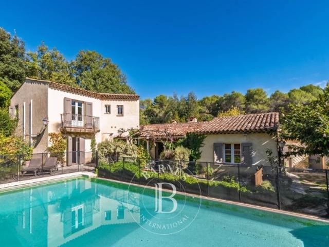 Roquefort les Pins Au calme 3 chambres Piscine