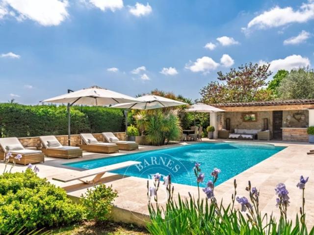 Roquefort les Pins, au calme absolu, 4 chambres, studio indépendant et piscine