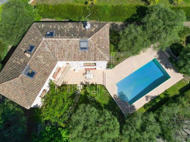 ROQUEFORT LES PINS: Maison provençale au calme, 3 4+ chambres