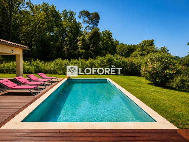ROQUEFORT LES PINS SUPERBE VILLA CONTEMPORAINE AU CALME ABSOLU